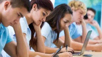 قرار رسمي.. السويد تخطط لحظر استخدام الهواتف المحمولة داخل جميع المدارس بالدولة